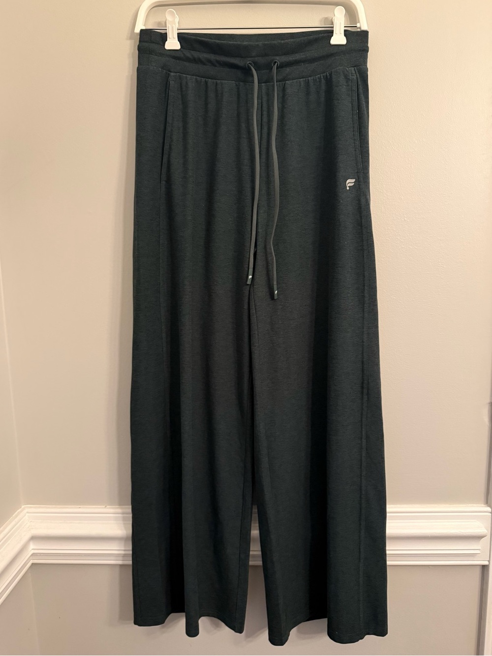 Fabletics High waisted cloud jersey wide leg pant, NWT, Everpine Heather, medium